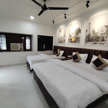 Hotel Mrk Varanasi Esterno foto