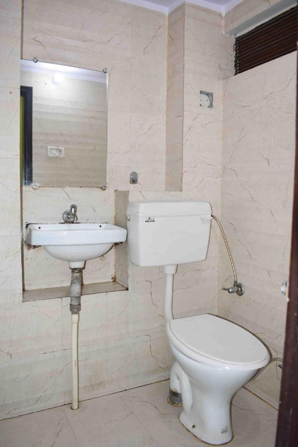Hotel Mrk Varanasi Esterno foto