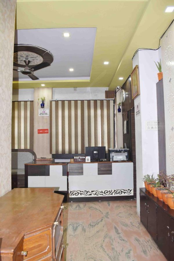 Hotel Mrk Varanasi Esterno foto
