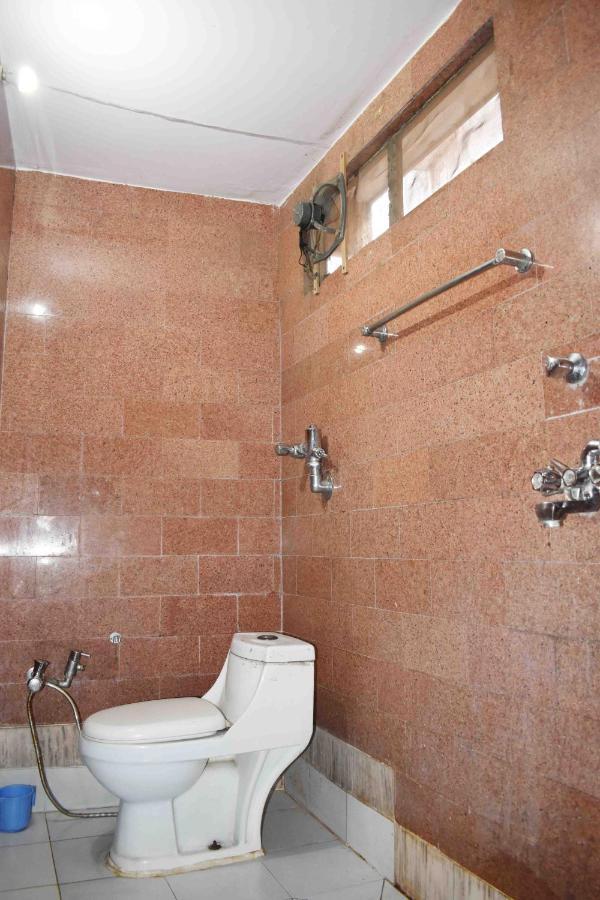 Hotel Mrk Varanasi Esterno foto