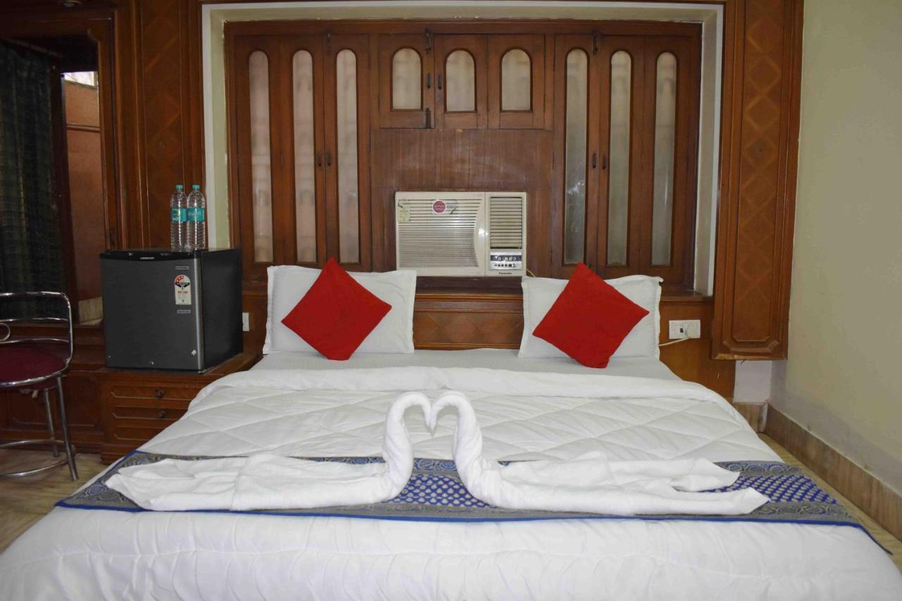 Hotel Mrk Varanasi Esterno foto