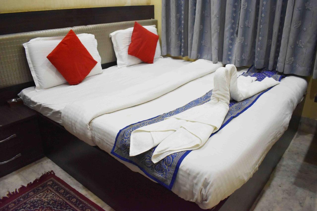 Hotel Mrk Varanasi Esterno foto