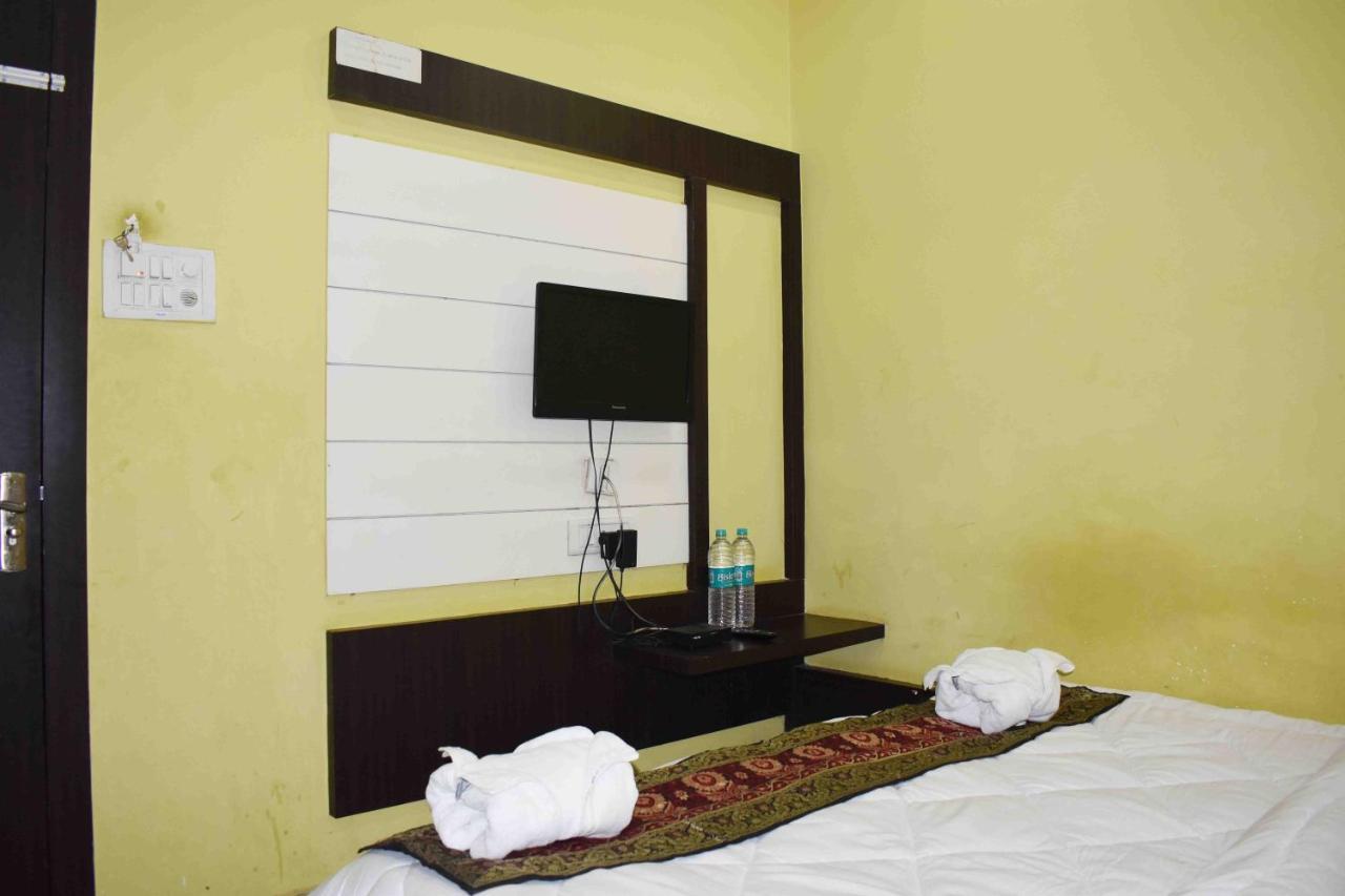 Hotel Mrk Varanasi Esterno foto