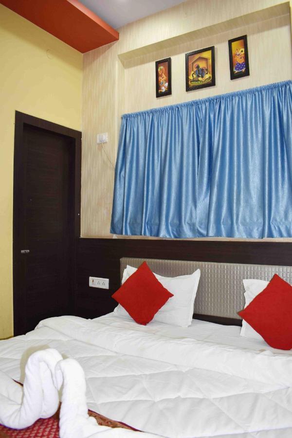 Hotel Mrk Varanasi Esterno foto