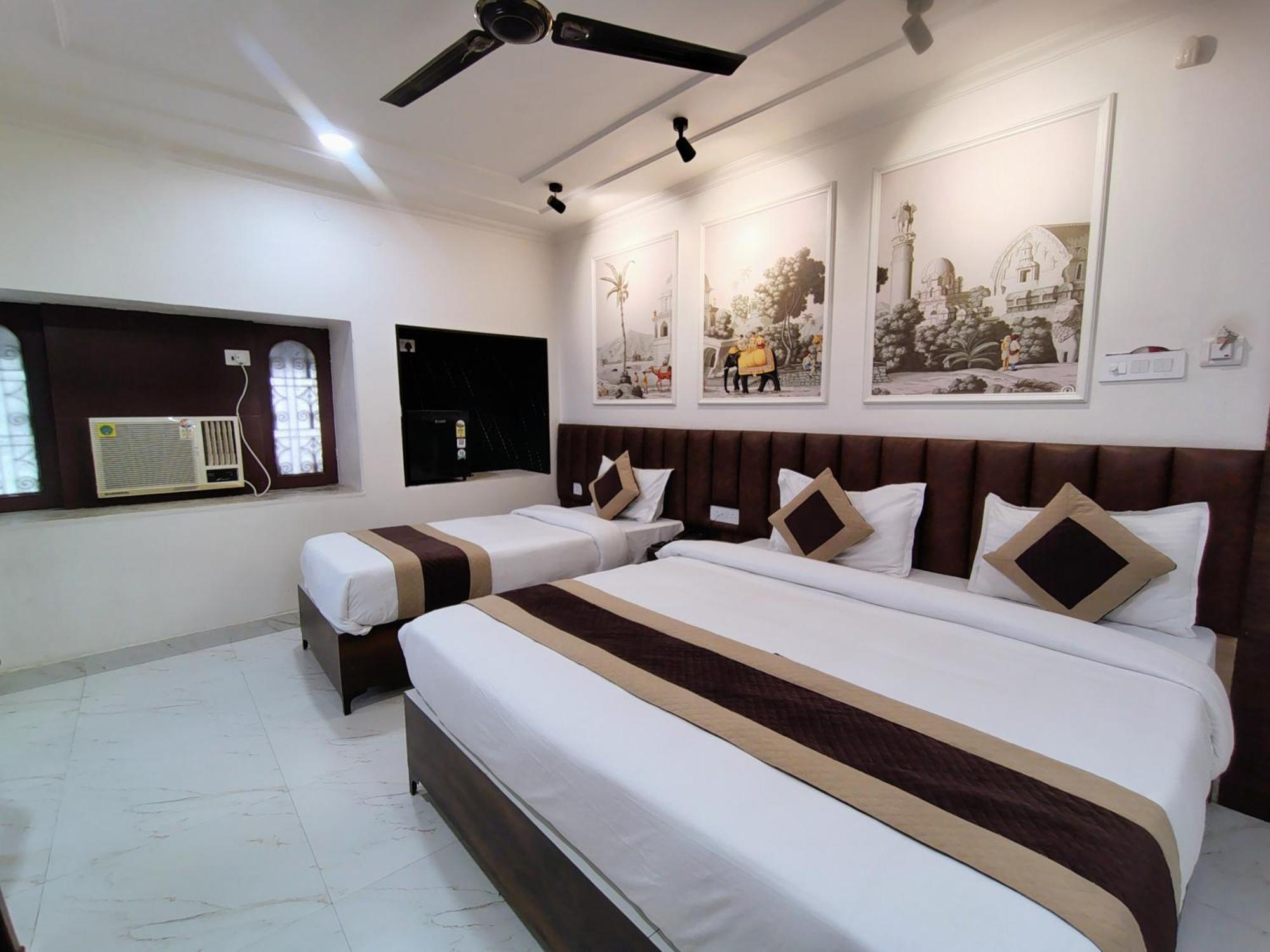 Hotel Mrk Varanasi Esterno foto