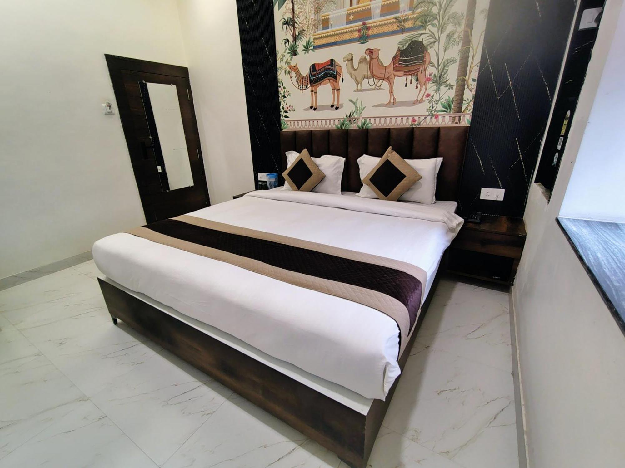 Hotel Mrk Varanasi Esterno foto