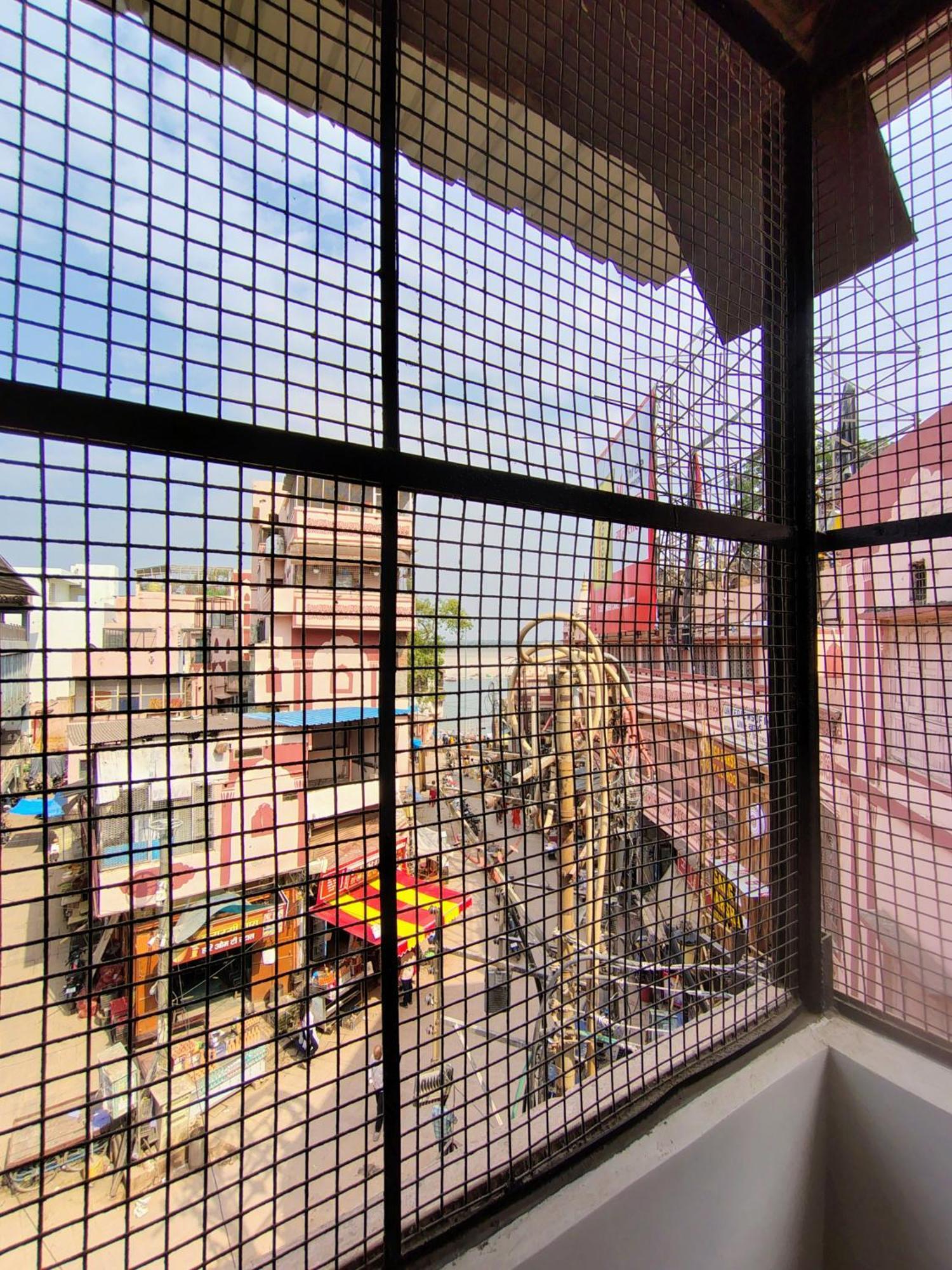 Hotel Mrk Varanasi Esterno foto