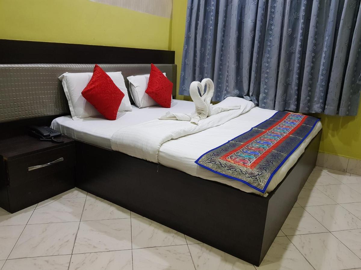 Hotel Mrk Varanasi Esterno foto